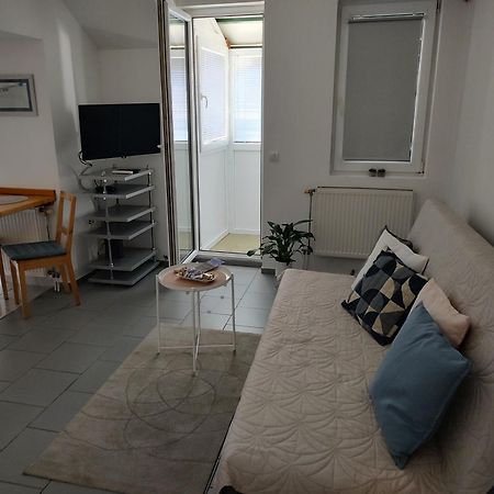 Twowheels Apartment - Apartment With Bicycles Нови-Сад Экстерьер фото